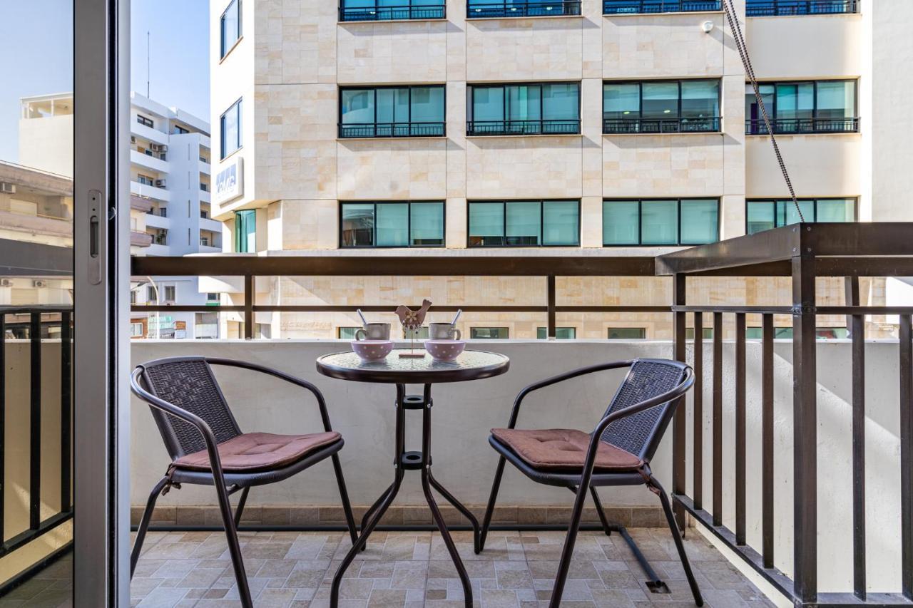 Berries 1-Br Apt In Larnaca Esterno foto
